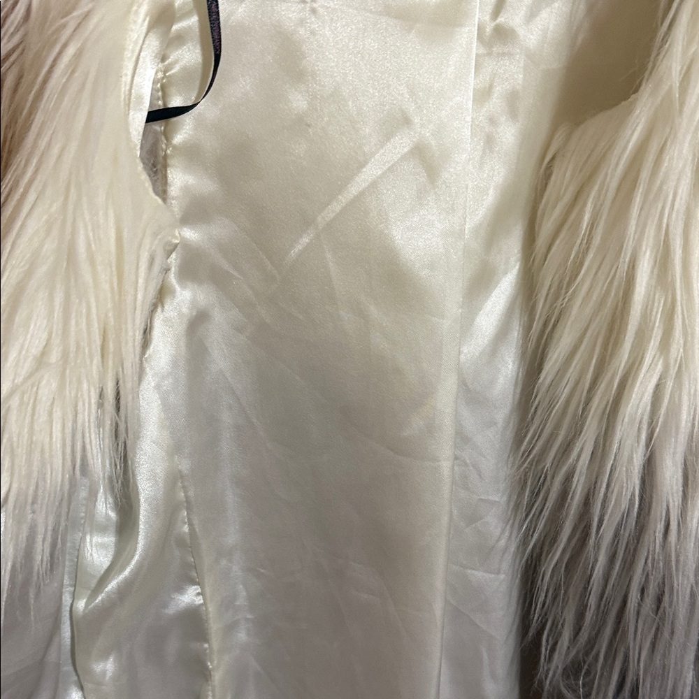 Material Girl Faux Fur Ombre Vest - Picture 6 of 6